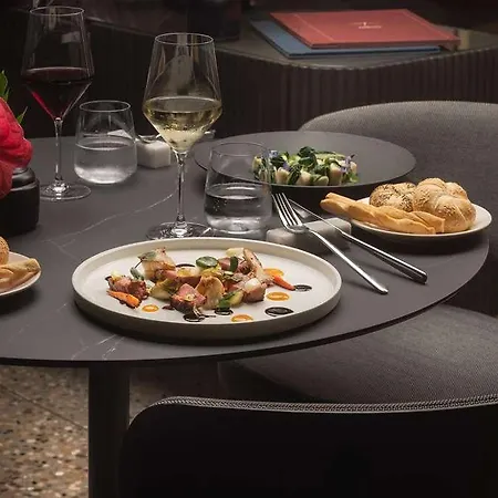 Nh Collection Life 酒店 4*