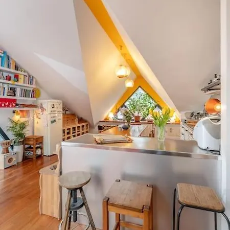 The Colorful Nest Apartment *