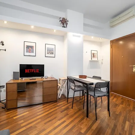 Cozy Near - 4 Guests Apartment