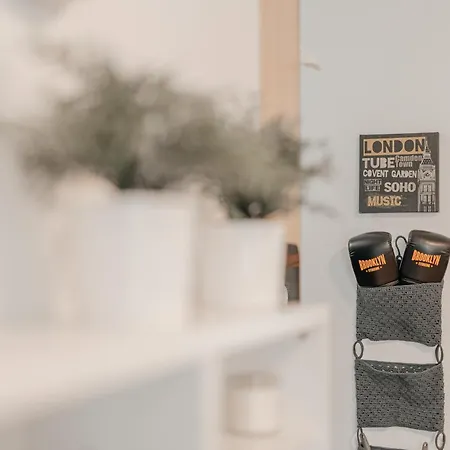 Solari Apartment شقة ميلان