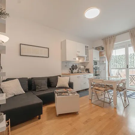 Solari Apartment شقة ميلان