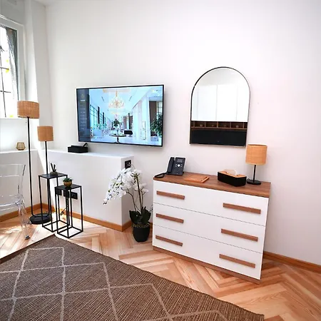 Luxury Center Of -san Babila- Duomo Апартаменты *