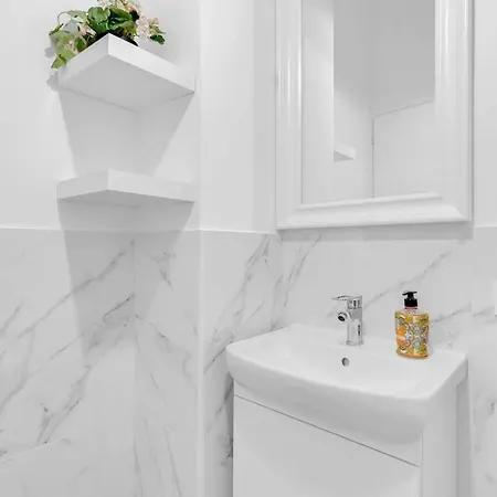 Nuovo E Confortevole, 4pax, Tram 24, Universita * 밀라노