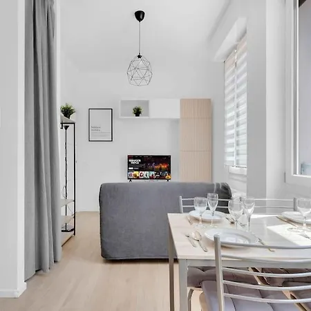 Nuovo E Confortevole, 4pax, Tram 24, Appartamento *