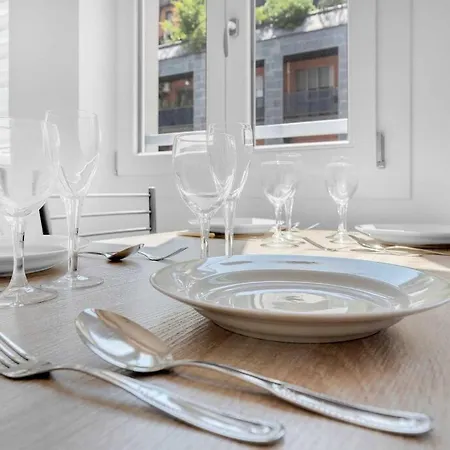 Nuovo E Confortevole, 4pax, Tram 24, Universita * 밀라노