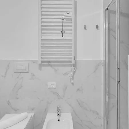 Nuovo E Confortevole, 4pax, Tram 24, Appartamento