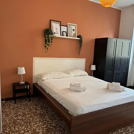 Grande Vicino Il Centro E Aeroporto-6pax Apartment *