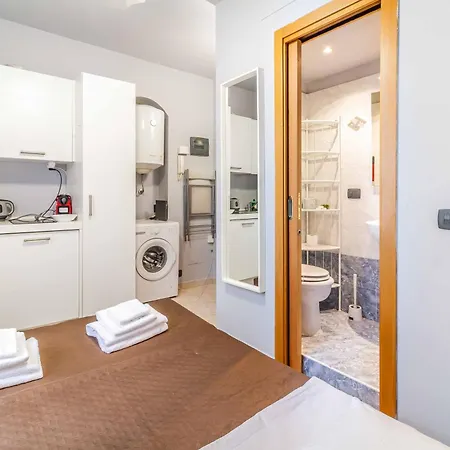 Apartment Domusmi Alessi Milan