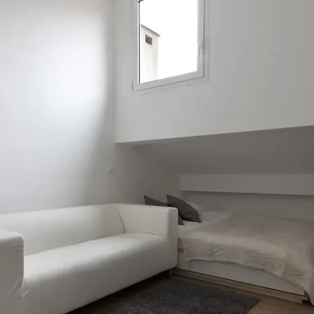 Apartment Domusmi Caiazzo Milan