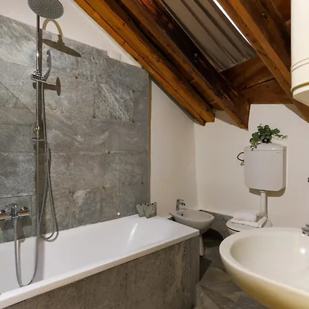 The Rent - Characteristic In Crocetta Area Milan