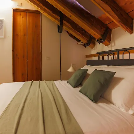 The Rent - In Crocetta