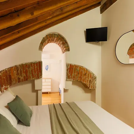 The Rent - Characteristic In Crocetta Area Apartment