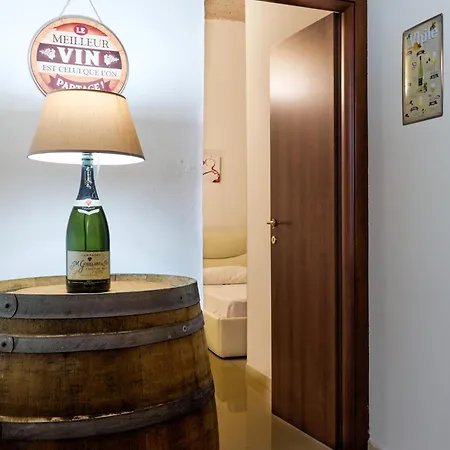 The Wine Cave, Cool & Spacious 2br, Steps From Centrale, Ideal For Large Groups And Families Apartamento