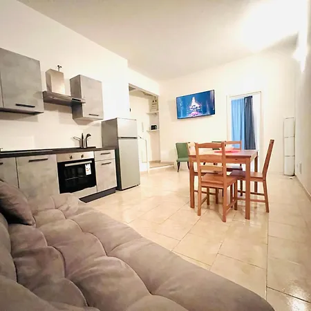 For 6 Peaple Close To The Red Metro Apartment *