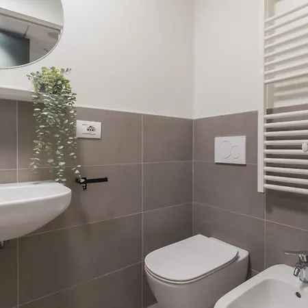 Well-located Campus Near Park Apartment Milan