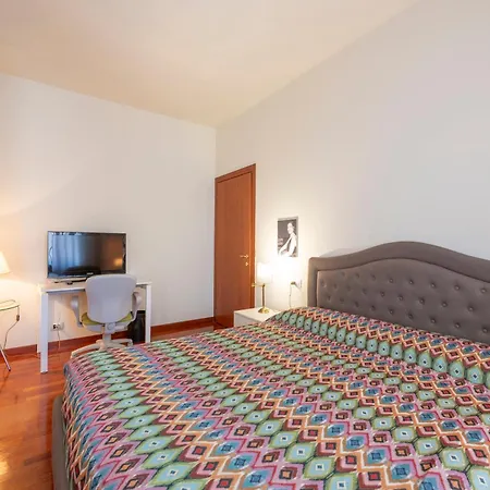 Appartamento Con Due Stanze In Via Oglio * Milão