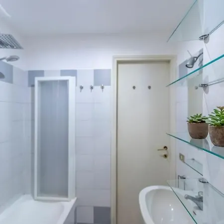 Apartment Solferino 29 - Brera Duomo With Private Garden Milan