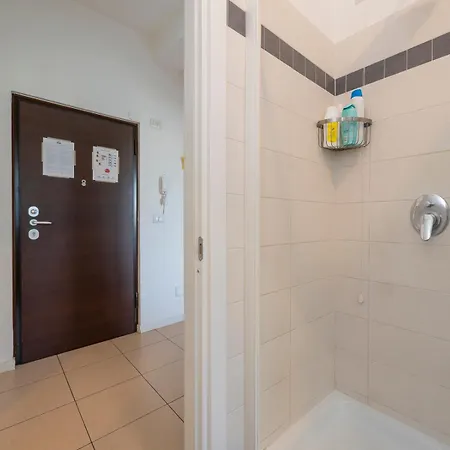 I Host - Forze Armate 83 밀라노