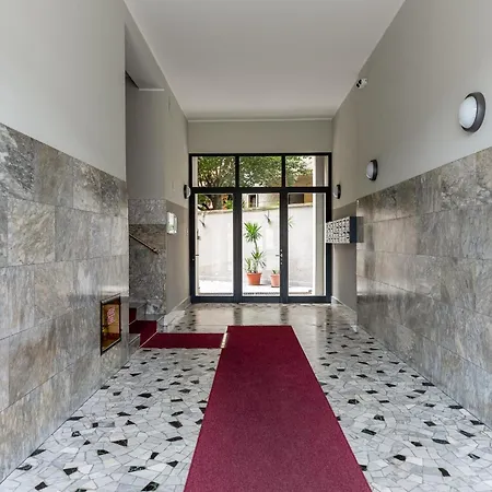 2 Bedroom Gem Next To Central Station With Ac Apartment