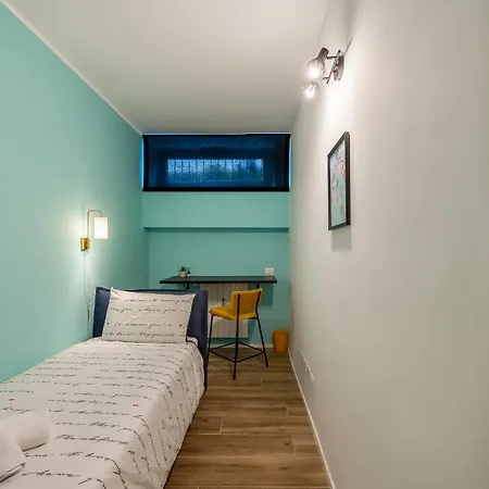 2 Bedroom Gem Next To Central Station With Ac Apartment