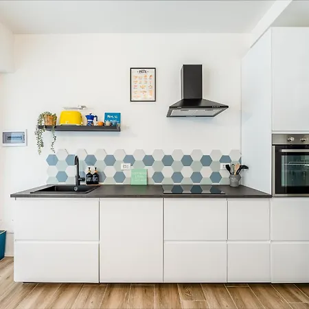 2 Bedroom Gem Next To Central Station With Ac * Milan