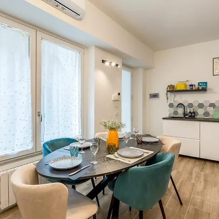 2 Bedroom Gem Next To Central Station With Ac Apartment Milan