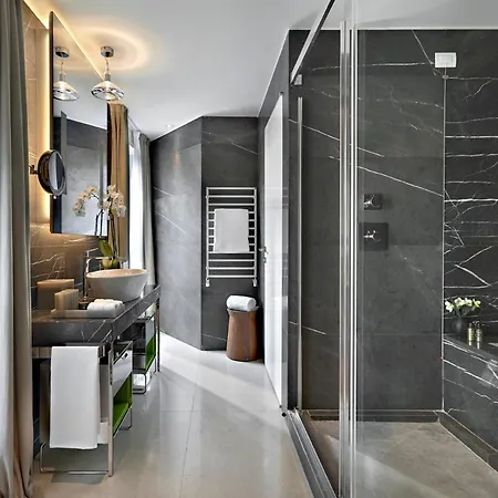 Mandarin Oriental, Hotel