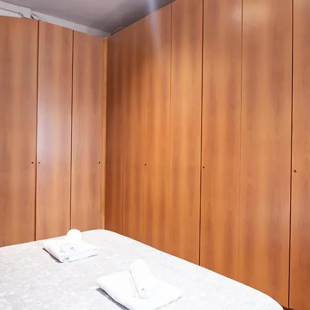 Duomo Walking Distance Elegant Flat With View Milan