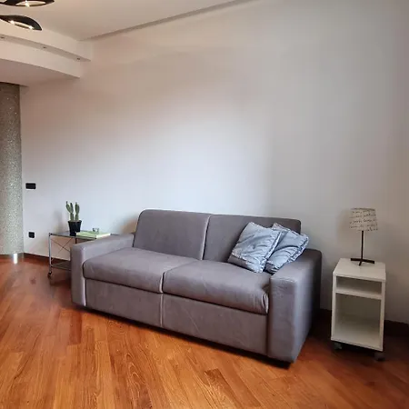 Garibaldi Station-isola-the Cubes *