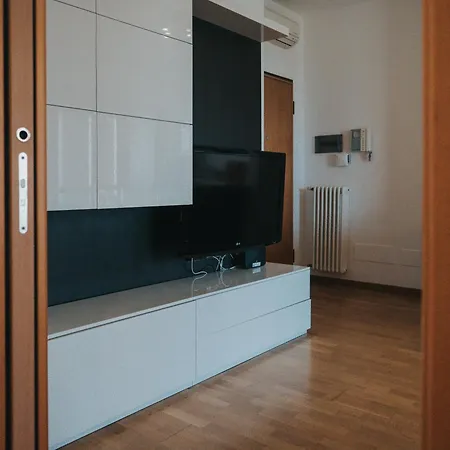 Tolstoi Apartment Milan