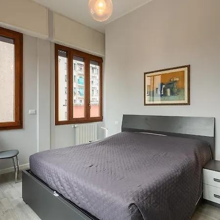 Daire Stazione Ampio E Moderno Bilocale
