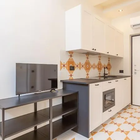 Apartment 4fo6 Navigli-duomo -yellow Chic -