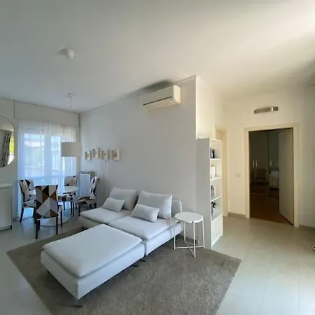 Bilocale Ultimo Piano Con Doppio Terrazzo 아파트 밀라노