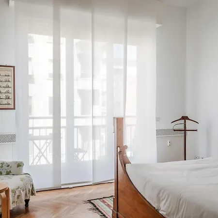 Ceradini With Balcony R&r Apartment Milan