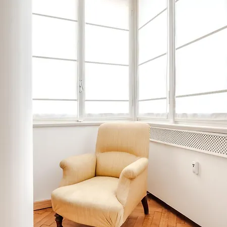 Ceradini With Balcony R&r Apartment Milan