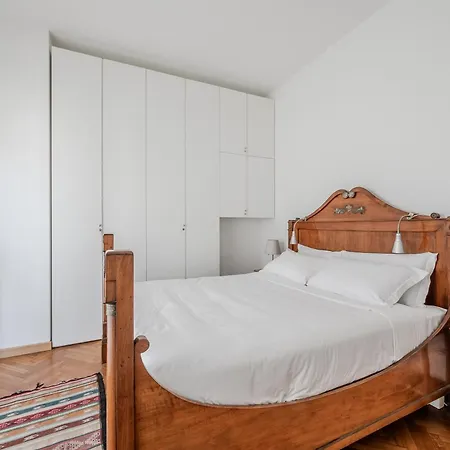 Ceradini With Balcony R&r * Milan