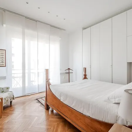 Ceradini With Balcony R&r * Milan