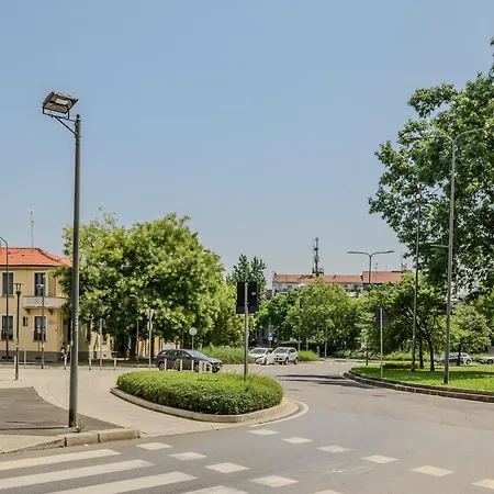 Ceradini With Balcony R&r Apartment Milan