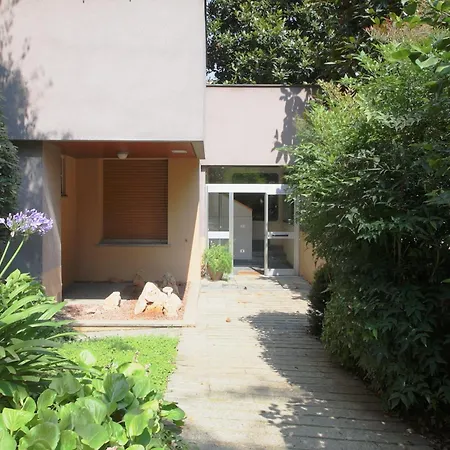 Appartement Modern Flat With Private Garden *