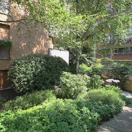 Modern Flat With Private Garden Apartment