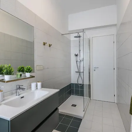 Fiore Milanese - San Siro, Fiera & Life - Rinnovamento Facciata Palazzo In Corso Apartment Milan