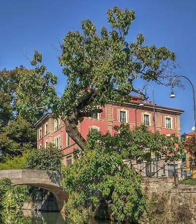 Your Place In * Milan