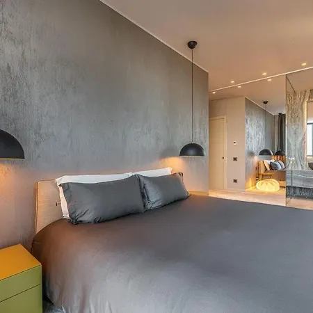 Apartment With Terrace In - What'app - 0034-611-233-784 - For Reservations! Milan