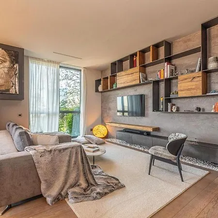 With Terrace In - What'app - 0034-611-233-784 - For Reservations! Apartment Milan