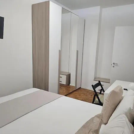 Apartment Alloggio Sarisa - *