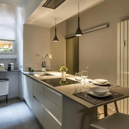 Contemporary Loft - Station Apartment *