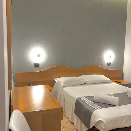 Hotel Sara 2*
