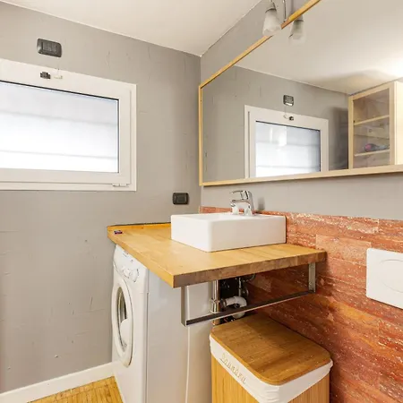 Guesthost - - Gorla M1 Modern Studio! Lejlighed