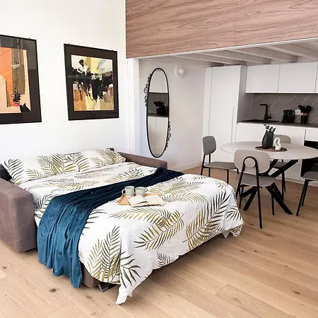 Porta Venezia Luxury - דירה