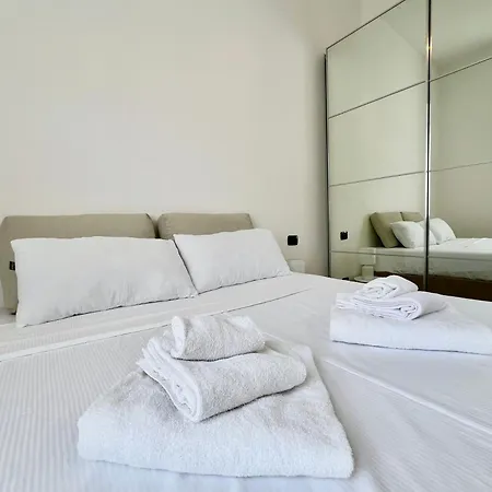 Big Comfort Isola - Garibaldi M2 M5 Апартаменты